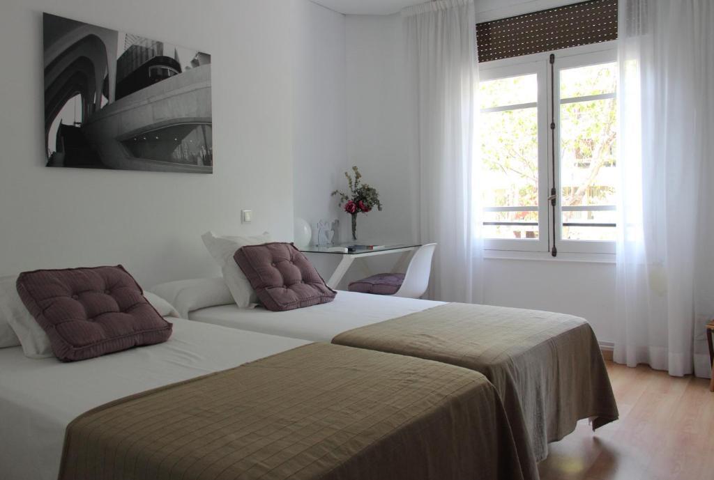 7 Moons B&B Valencia Room photo
