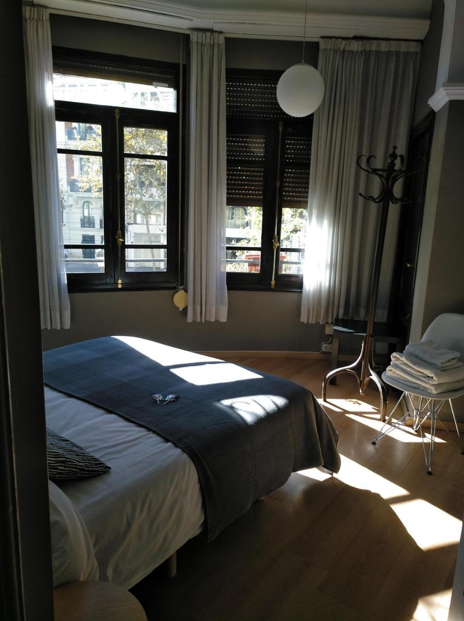 7 Moons B&B Valencia Room photo